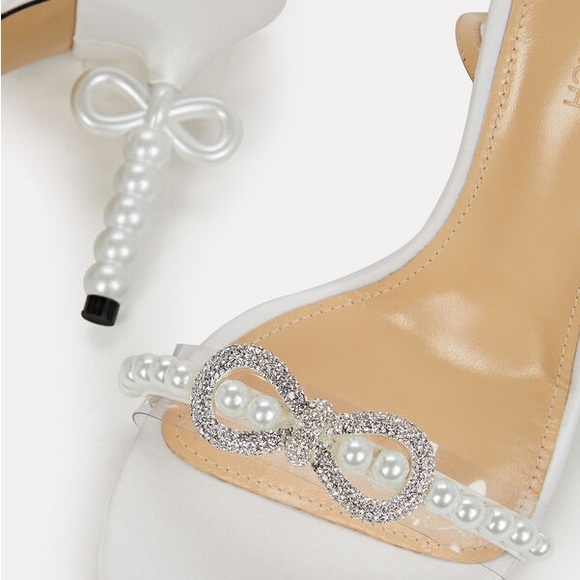 Mach & Mach White Pearl Embellished Satin Heel | Bridal | Worn Once!! - Picture 3 of 8